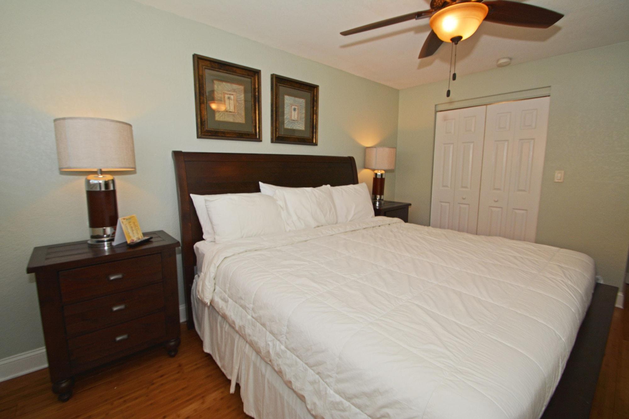 Westwinds Waterfront Resort Сейнт Пийт Бийч Екстериор снимка