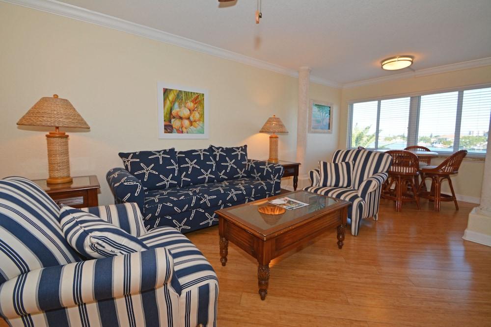 Westwinds Waterfront Resort Сейнт Пийт Бийч Екстериор снимка