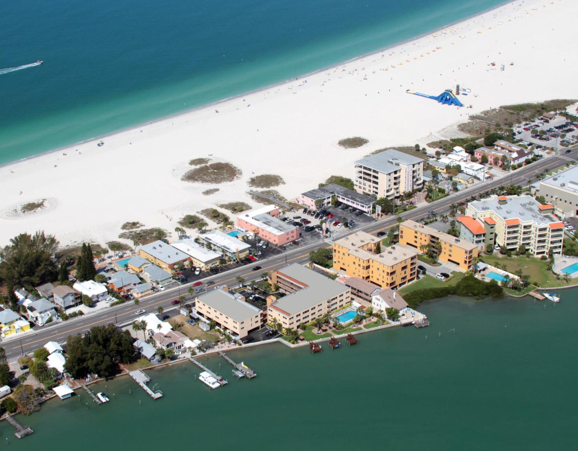 Westwinds Waterfront Resort Сейнт Пийт Бийч Екстериор снимка