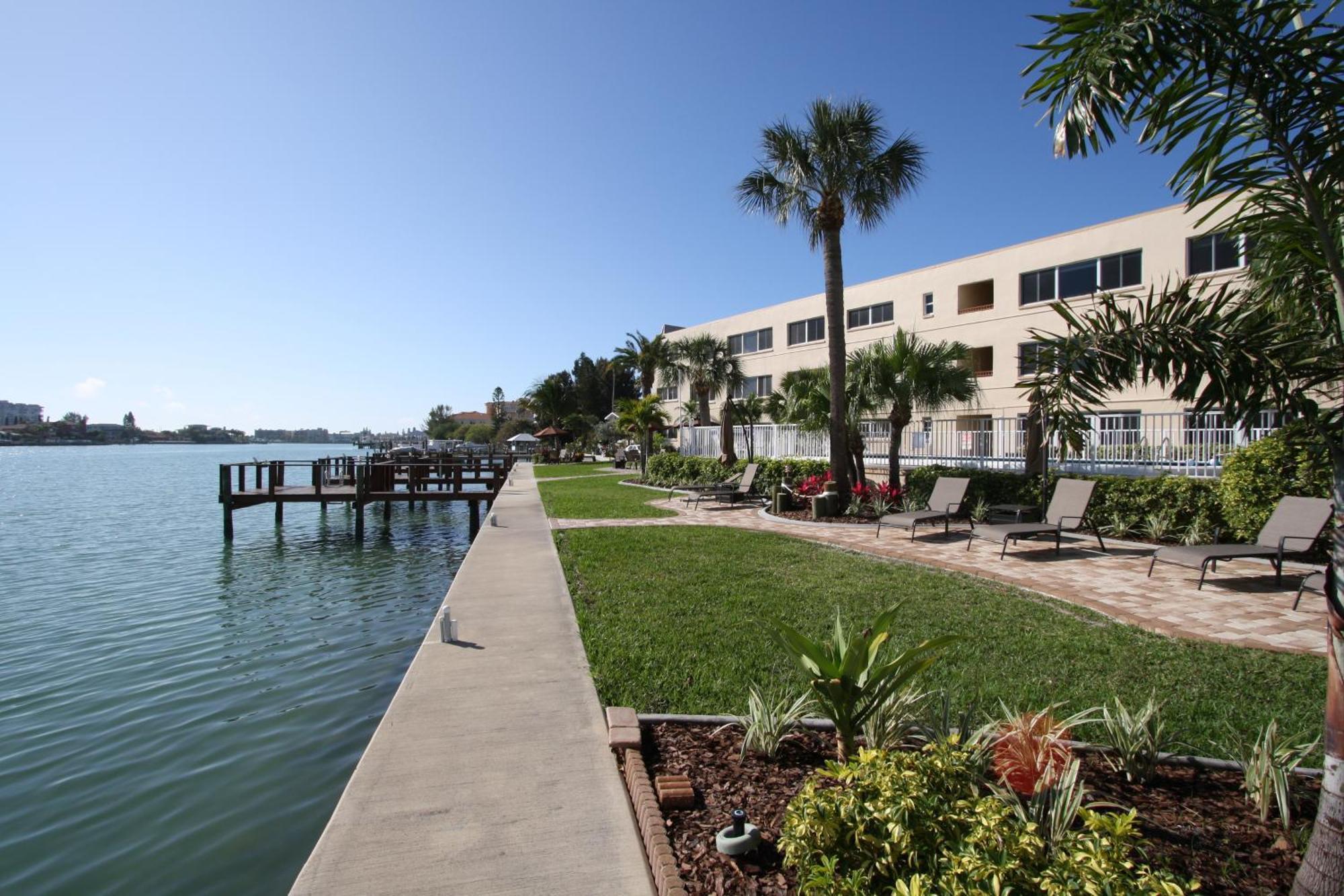 Westwinds Waterfront Resort Сейнт Пийт Бийч Екстериор снимка