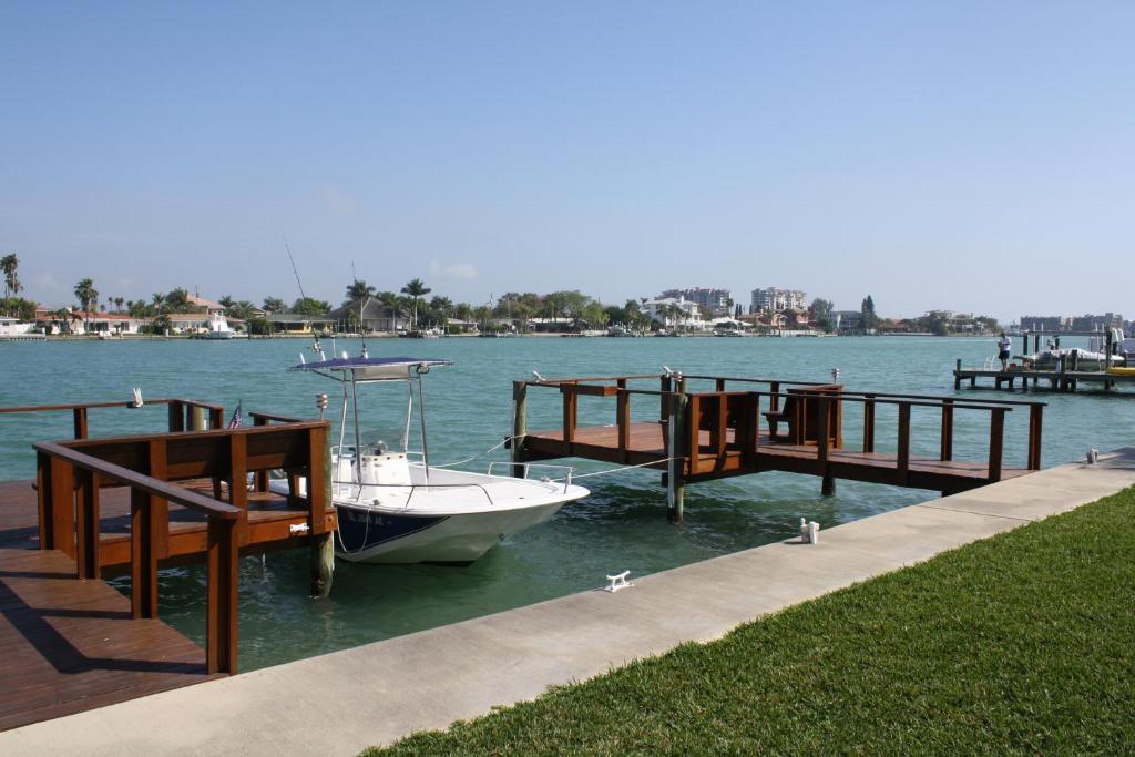 Westwinds Waterfront Resort Сейнт Пийт Бийч Стая снимка