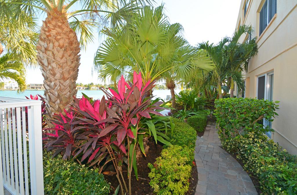 Westwinds Waterfront Resort Сейнт Пийт Бийч Екстериор снимка
