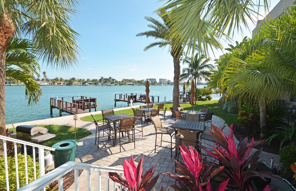 Westwinds Waterfront Resort Сейнт Пийт Бийч Екстериор снимка