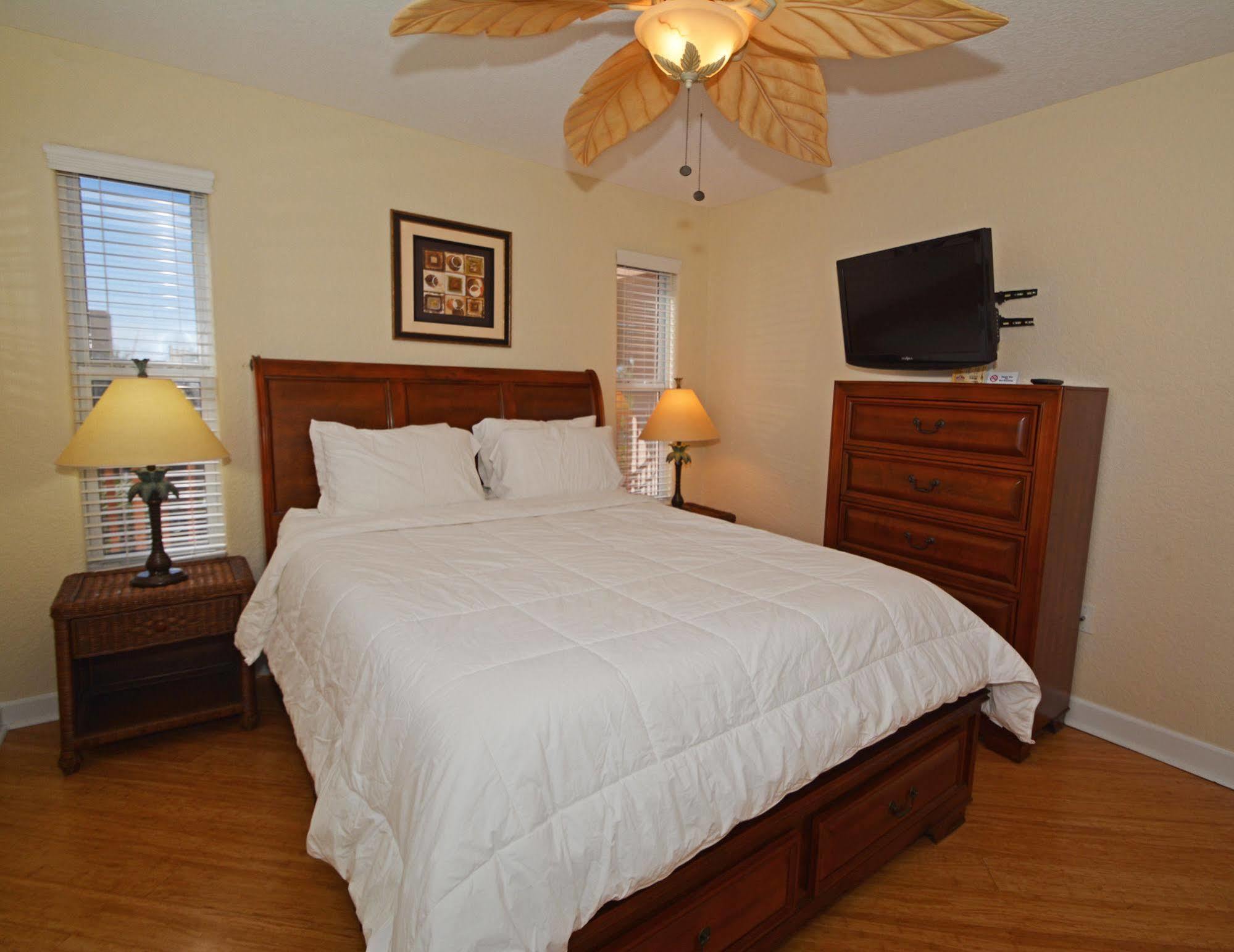 Westwinds Waterfront Resort Сейнт Пийт Бийч Екстериор снимка