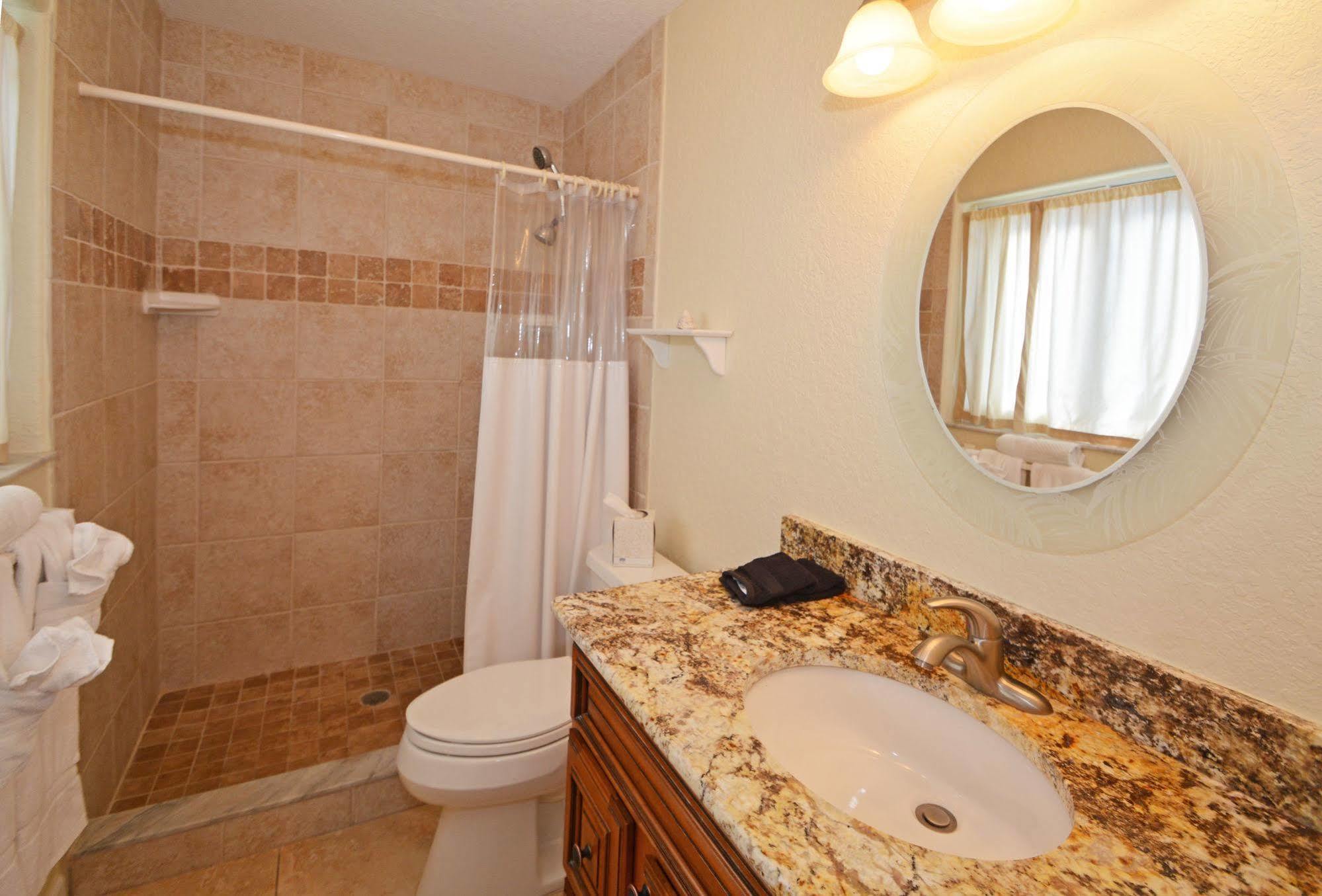 Westwinds Waterfront Resort Сейнт Пийт Бийч Екстериор снимка